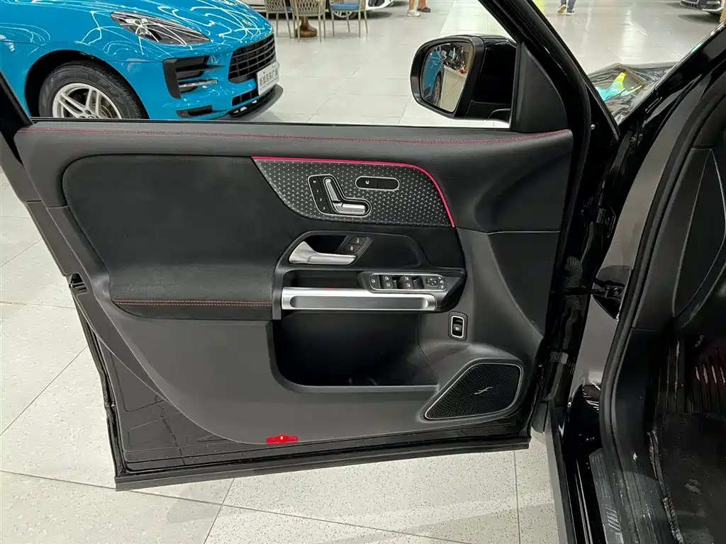 Mercedes-Benz GLB AMG 2025 — фото 13