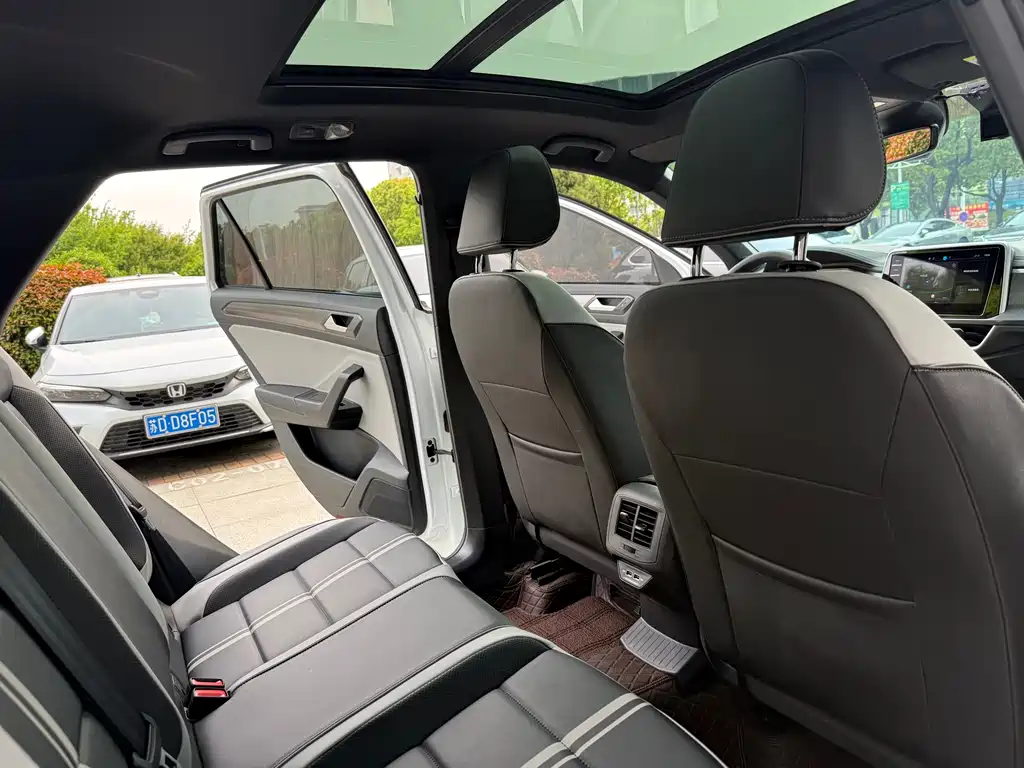 Volkswagen T-Roc 2025 — фото 10
