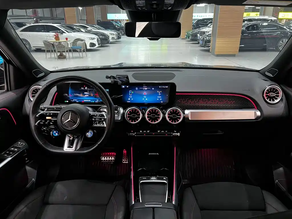 Mercedes-Benz GLB AMG 2025 — фото 11