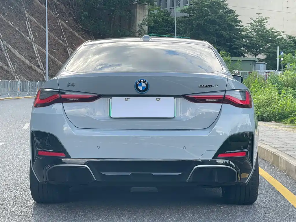 BMW i4 2025