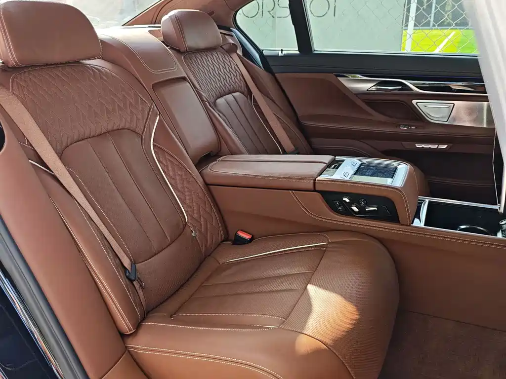 BMW 7 Series 2016 — фото 15