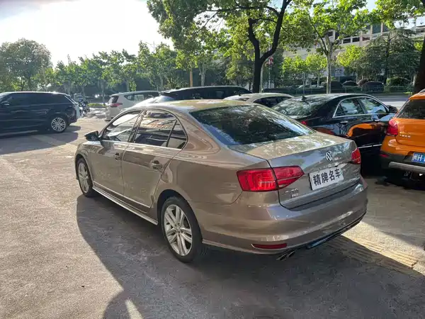 Volkswagen Sagitar 2018