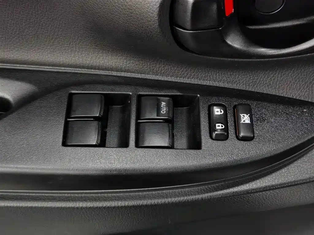 Toyota Yaris L 2019 — фото 5