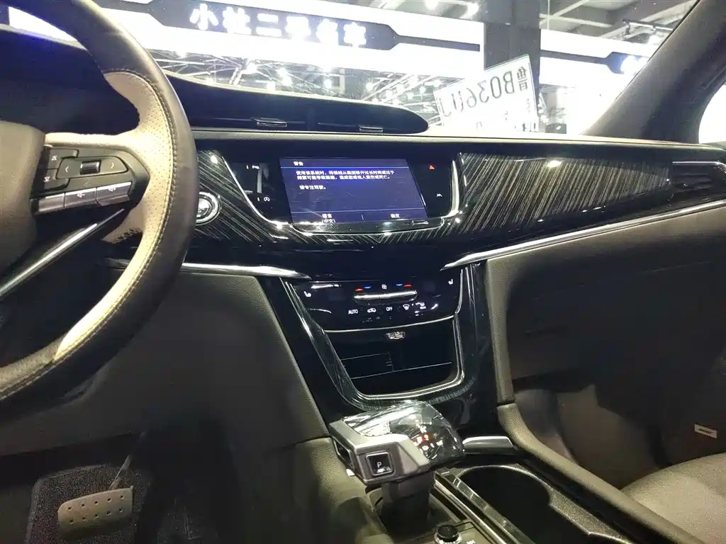 Cadillac XT6 2022 — фото 13