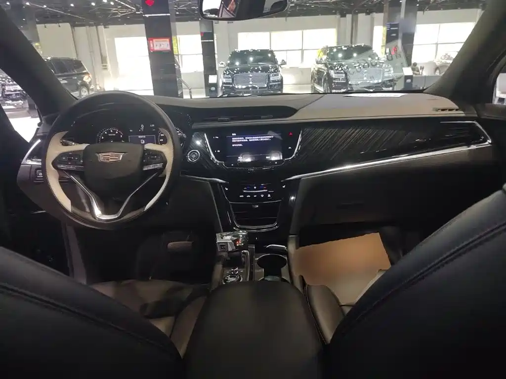 Cadillac XT6 2022 — фото 10