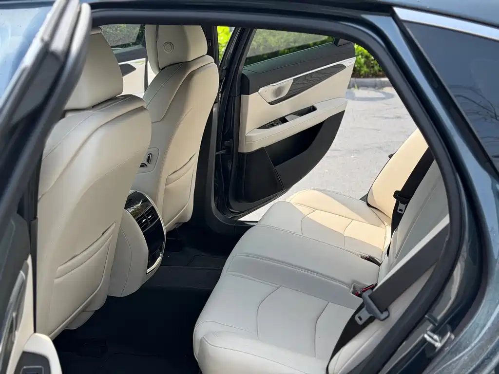 Cadillac CT6 2023 — фото 11