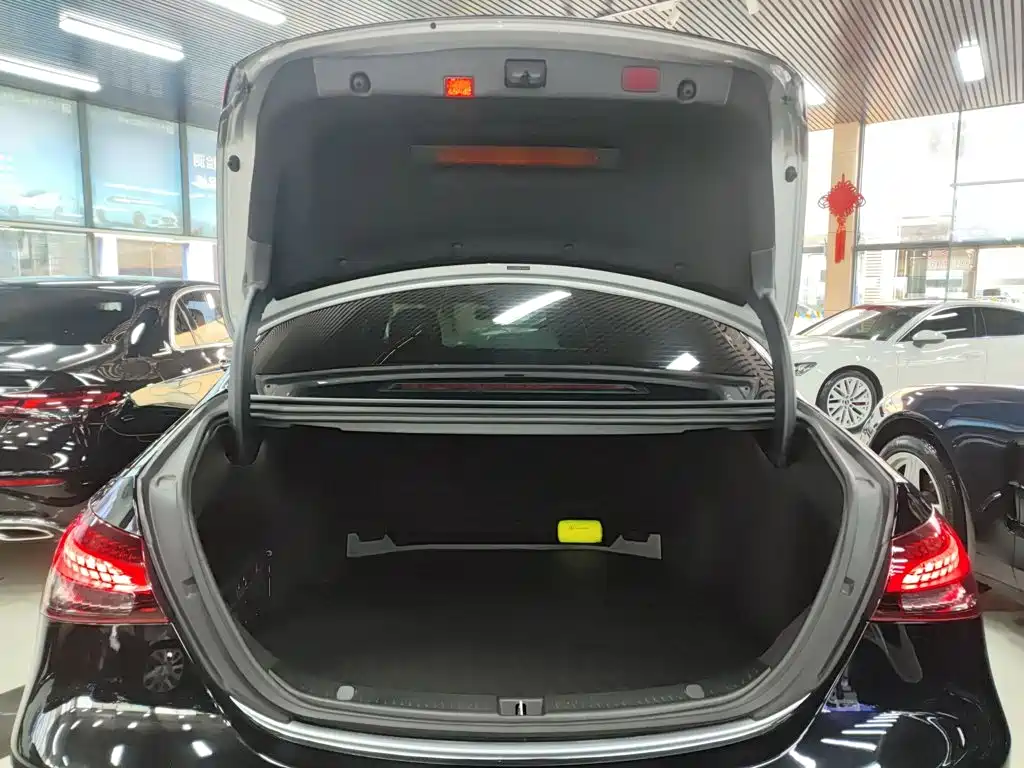 Mercedes-Benz E-Class 2022 — фото 15
