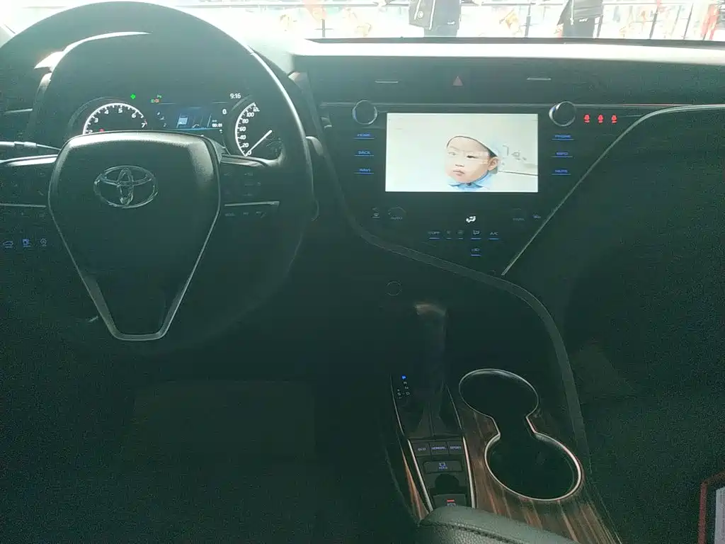 Toyota Camry 2020 — фото 13
