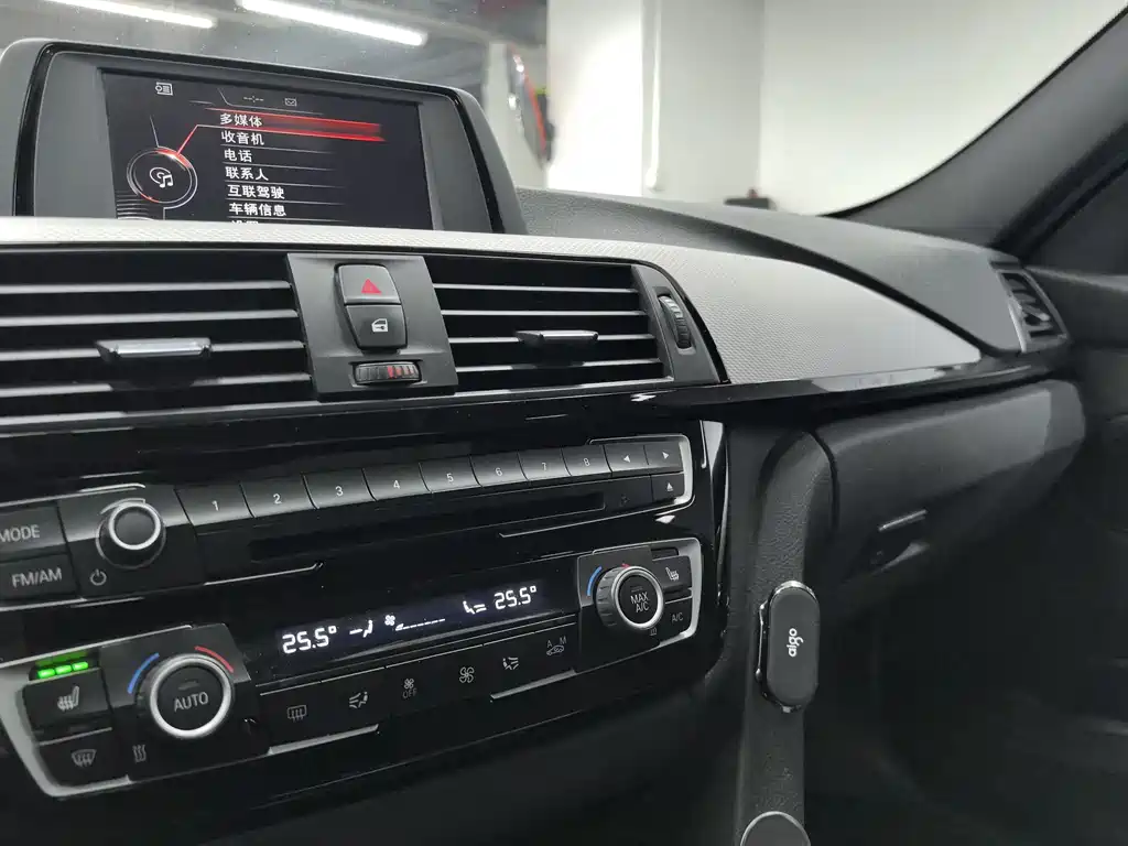 BMW 3 Series 2017 — фото 11