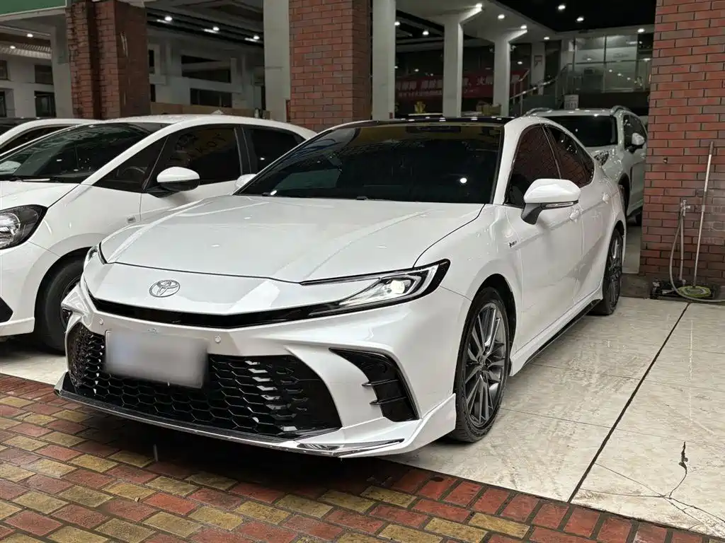 Toyota Camry 2024 — фото 1