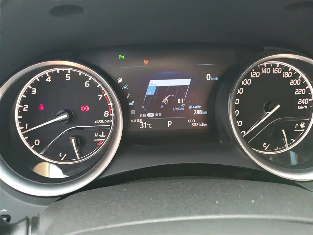 Toyota Camry 2018 — фото 12