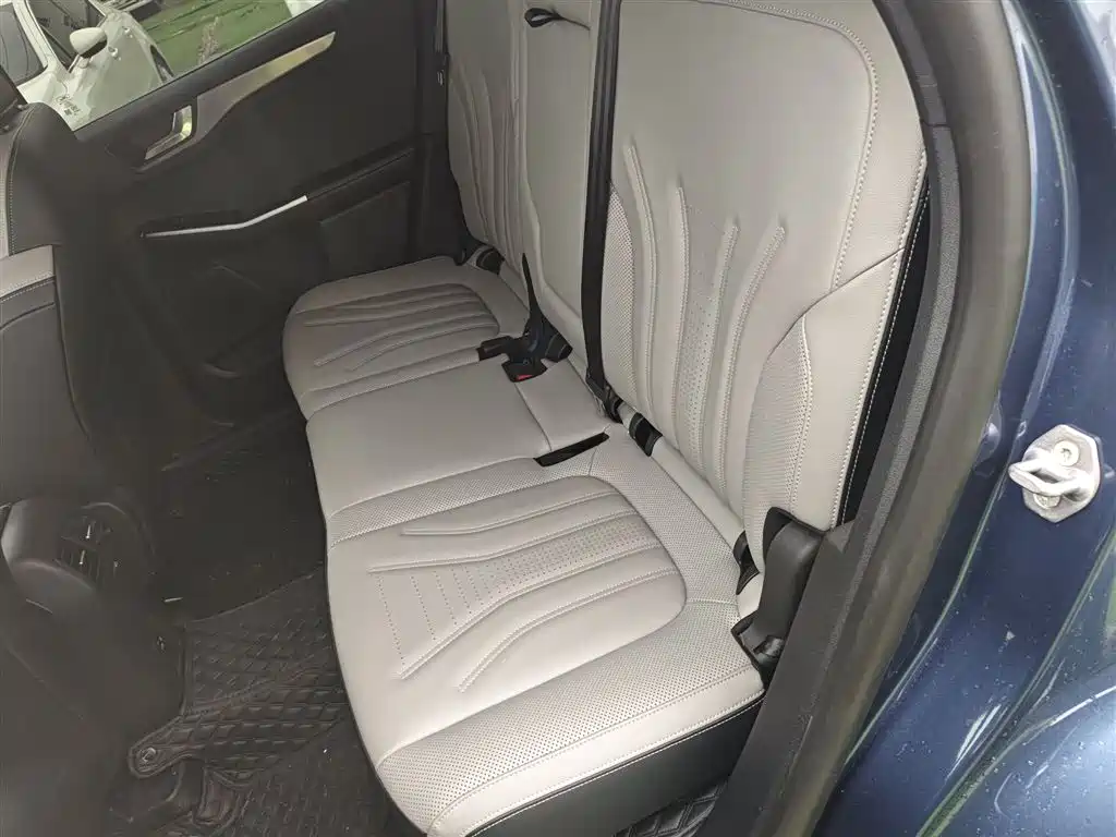 Ford Escape 2021 — фото 17