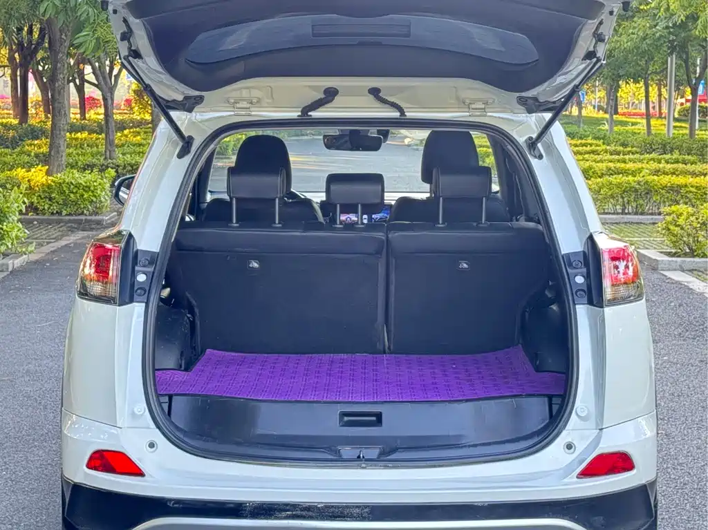 Toyota RAV4 2019 — фото 25