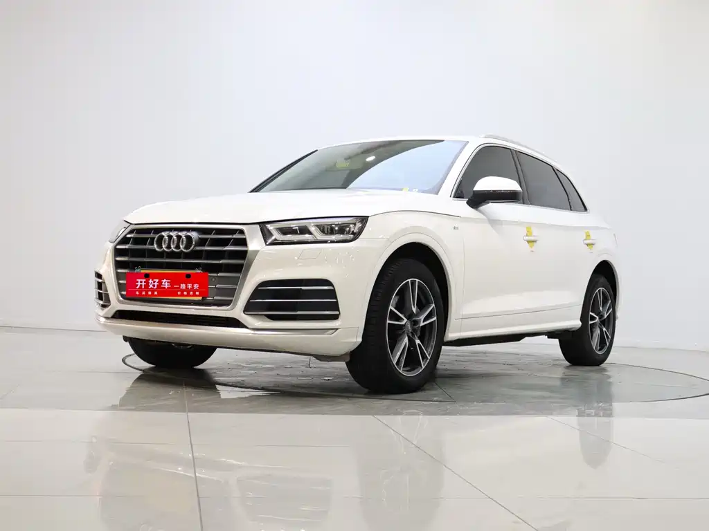 Audi Q5L 2020 — фото 1