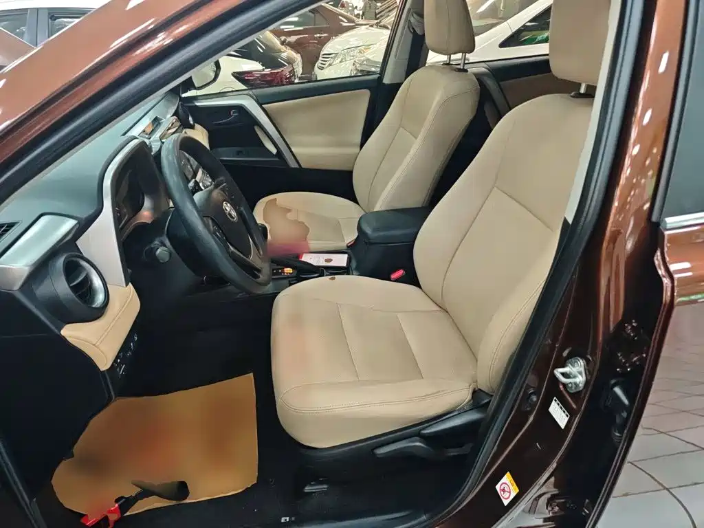 Toyota RAV4 2017 — фото 11