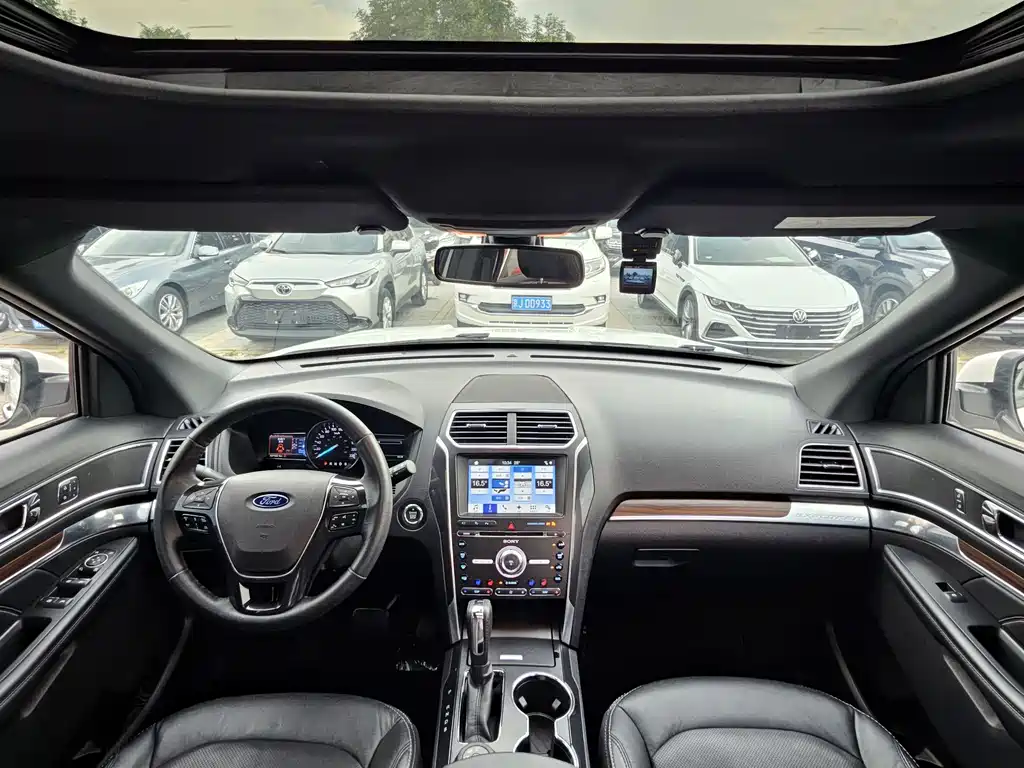 Ford Explorer 2018 — фото 15