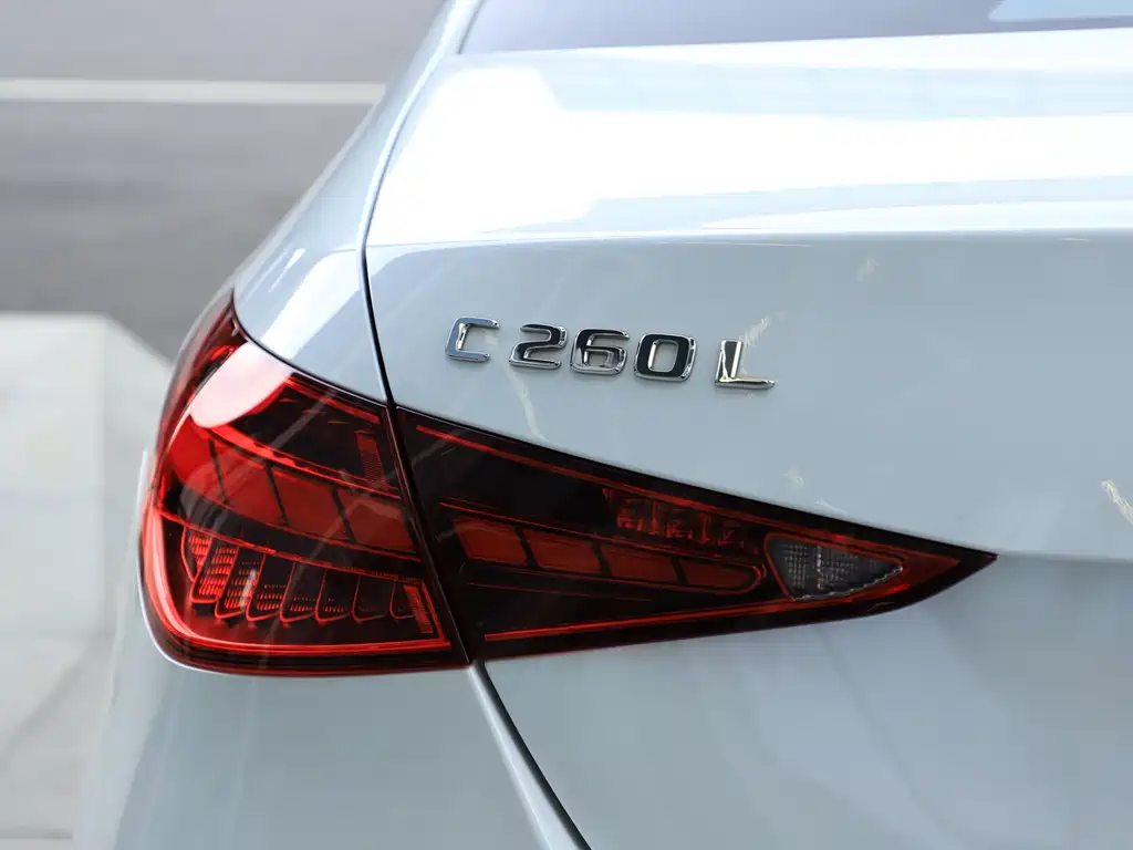 Mercedes-Benz C-Class 2024 — фото 17