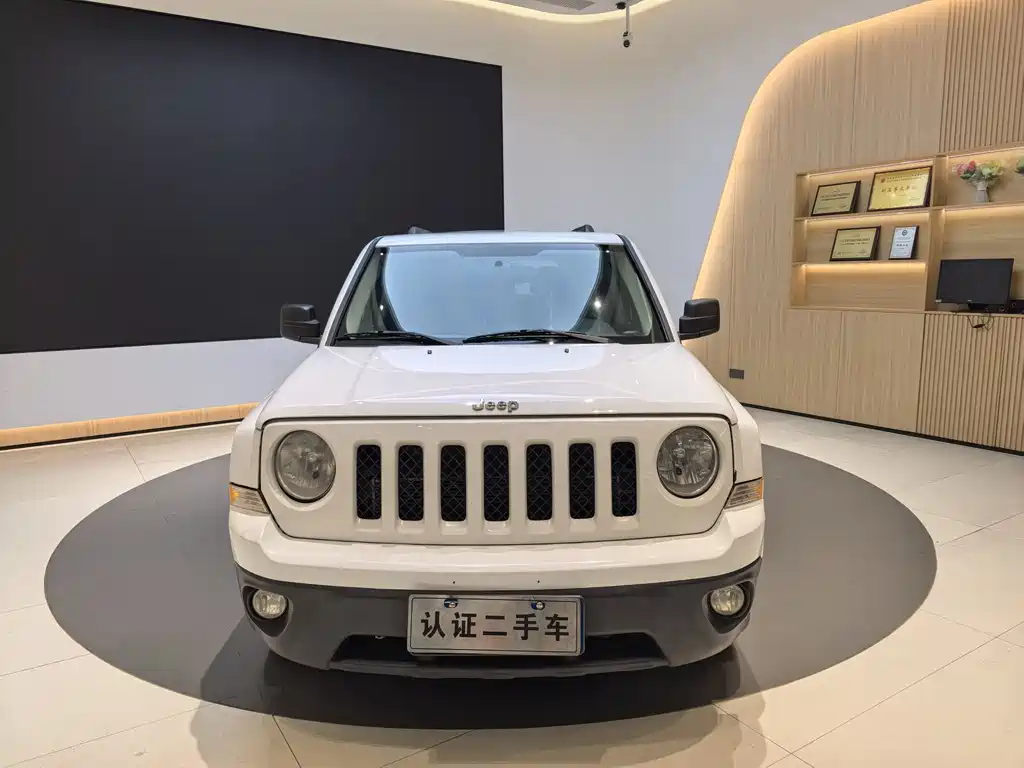 Jeep Patriot 2015 — фото 2