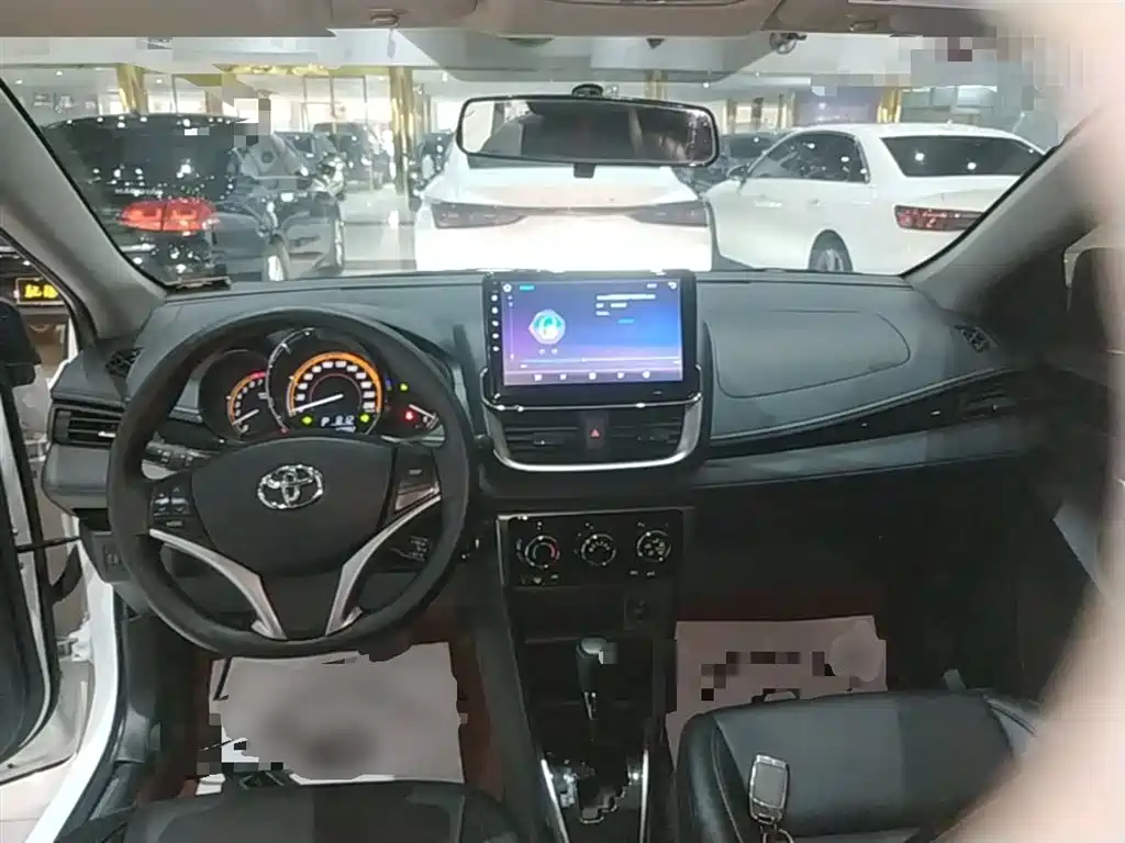 Toyota Yaris L 2022 — фото 10