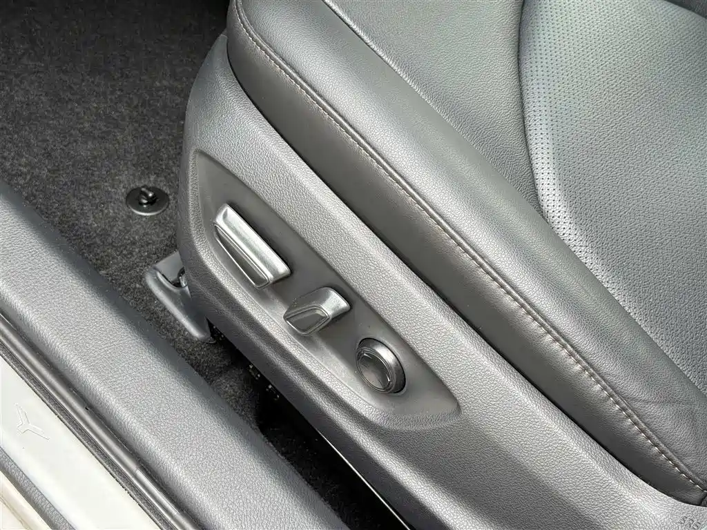 Toyota Camry 2024 — фото 19