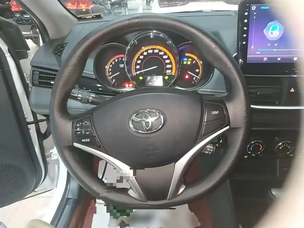 Toyota Yaris L 2022 — фото 11