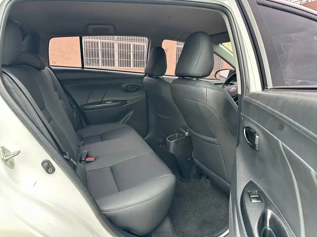 Toyota Yaris L 2019 — фото 13