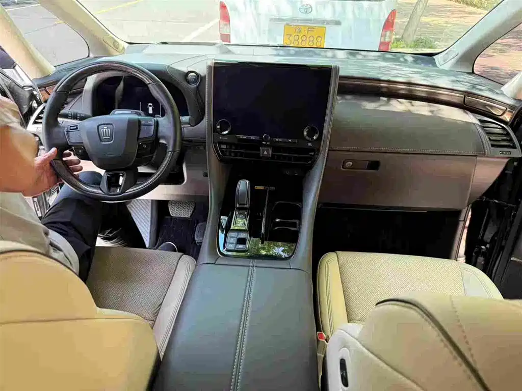 Toyota Vellfire 2024 — фото 4