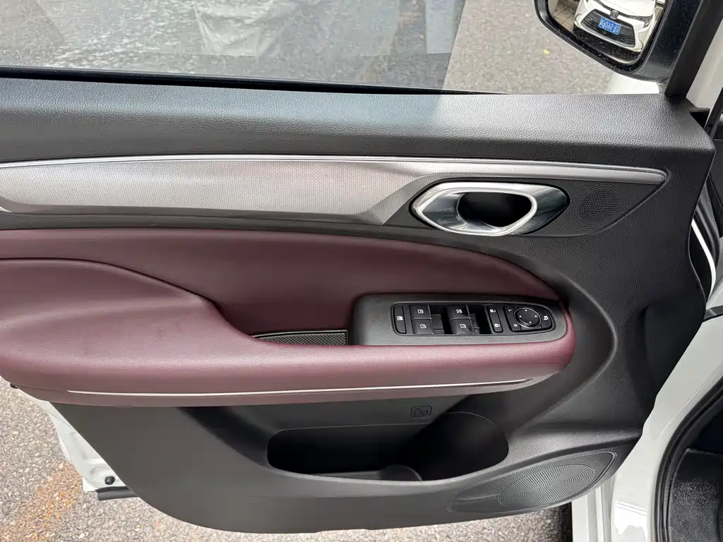 GAC Motor Trumpchi M6 2022 — фото 12