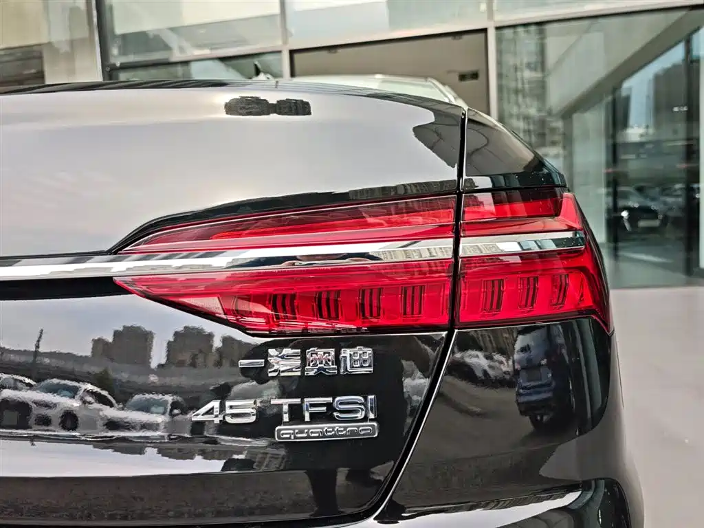Audi A6L 2024 — фото 15