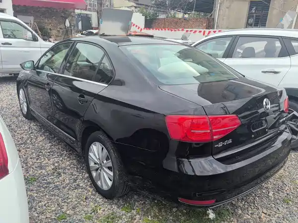 Volkswagen Sagitar 2016