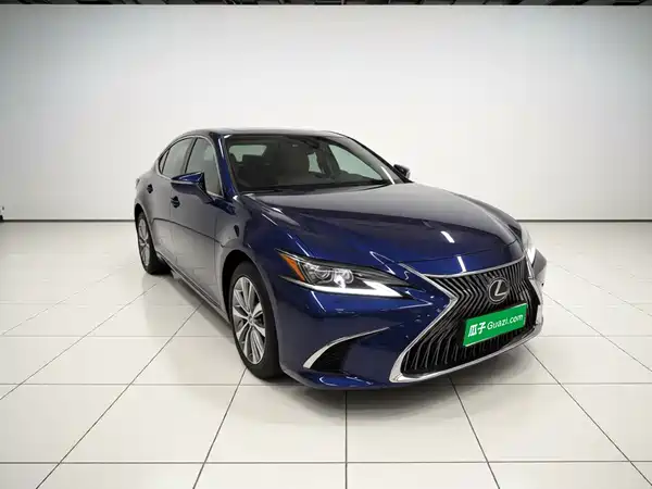Lexus ES 2020