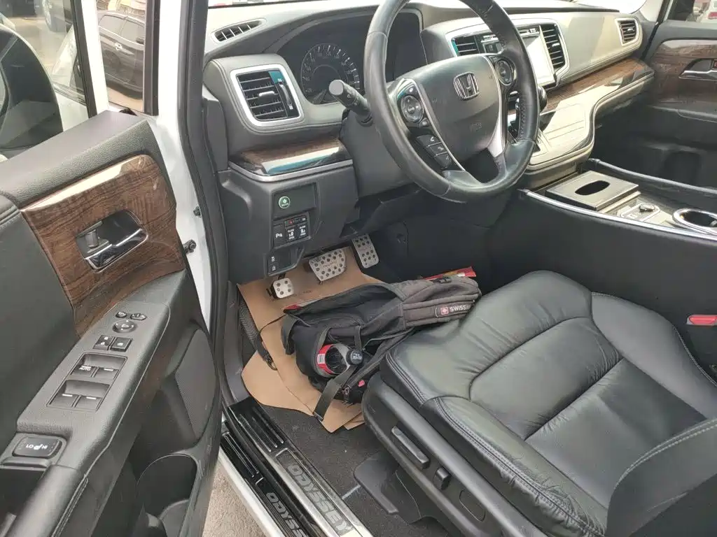 Honda Odyssey 2018 — фото 15