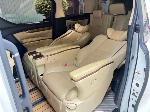 Toyota Alphard 2015