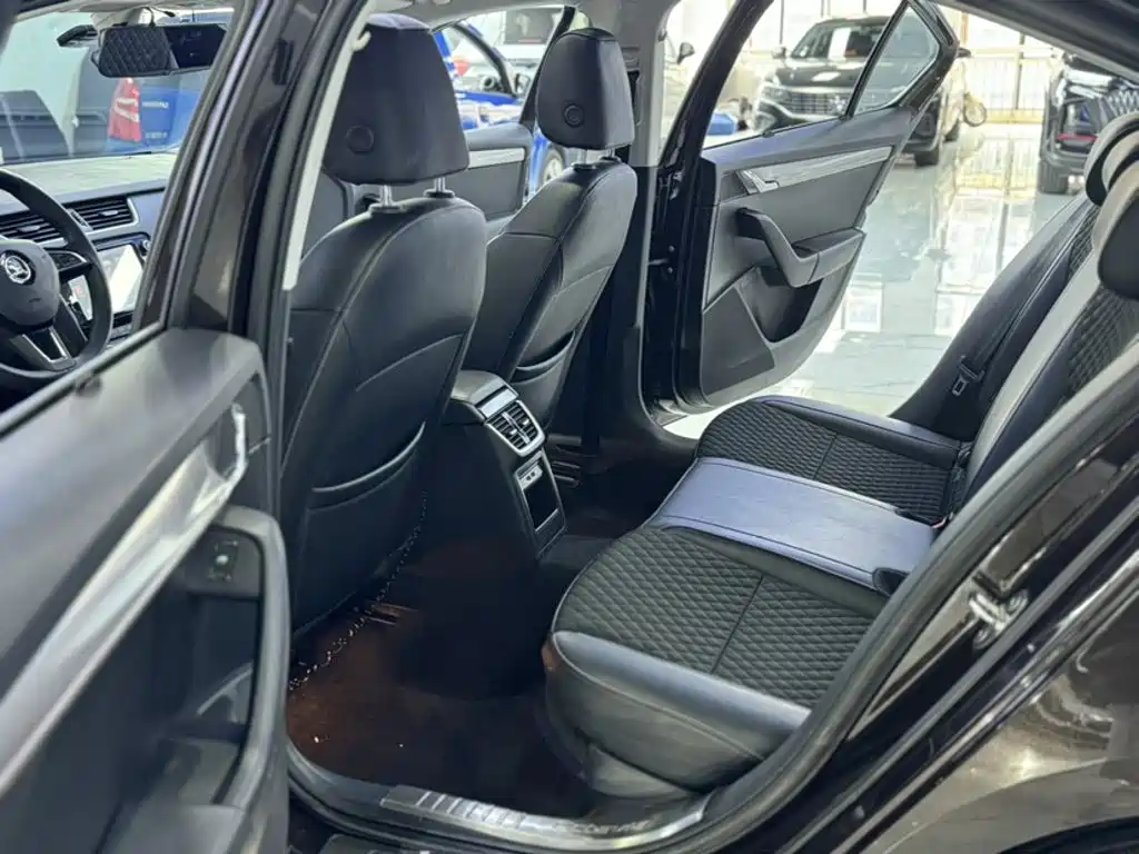 Skoda Octavia 2017 — фото 15
