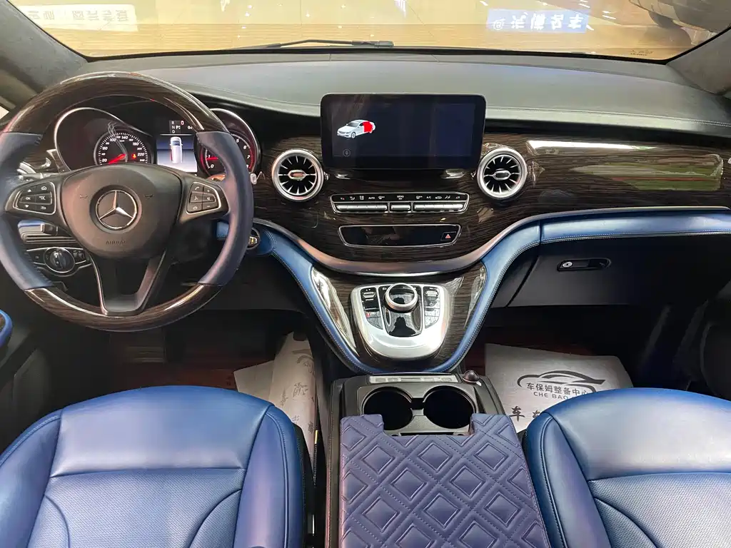 Mercedes-Benz V-Class 2019 — фото 10