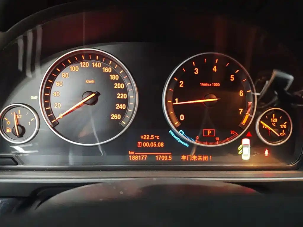 BMW 5 Series 2015 — фото 12
