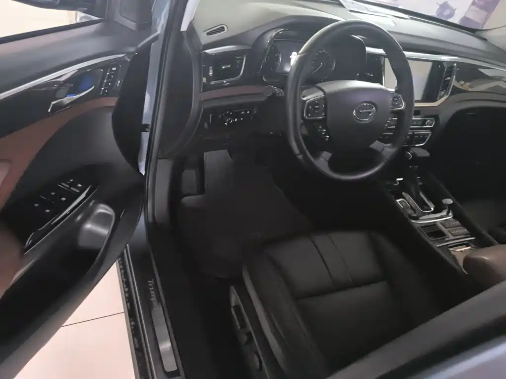 GAC Motor Trumpchi GS8 2017 — фото 12