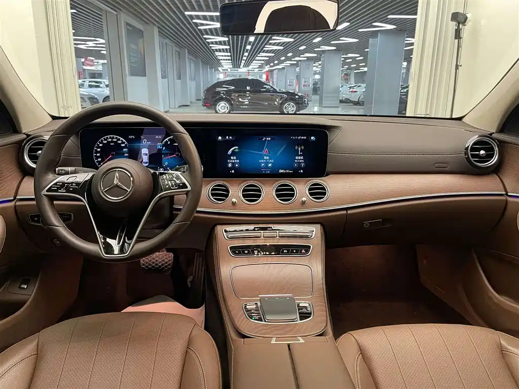 Mercedes-Benz E-Class 2023 — фото 11