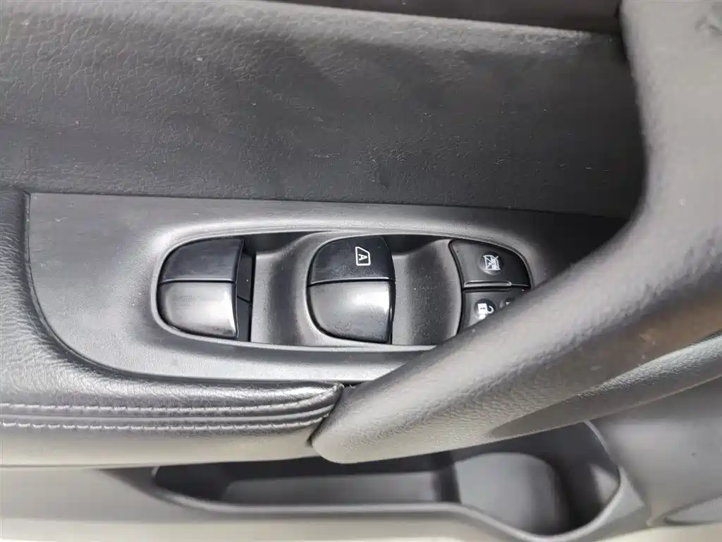 Nissan X-Trail 2015 — фото 9