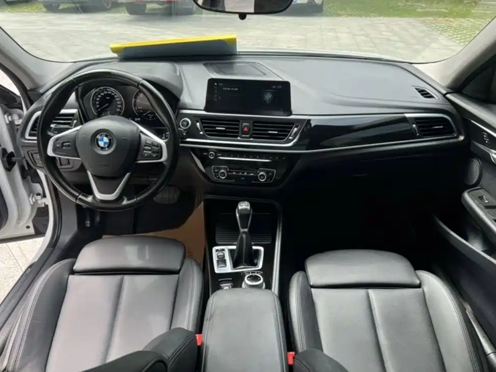 BMW 1 Series 2017 — фото 9