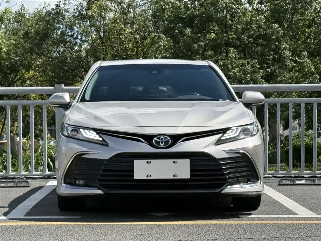 Toyota Camry 2022 — фото 3