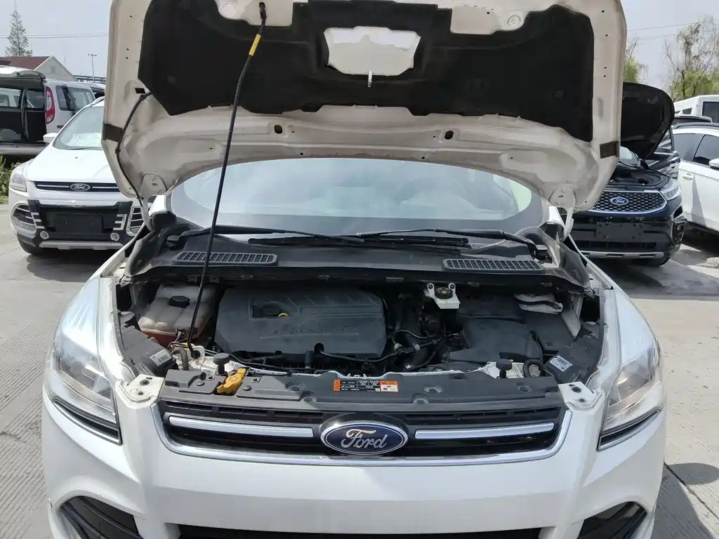 Ford Kuga 2016 — фото 16