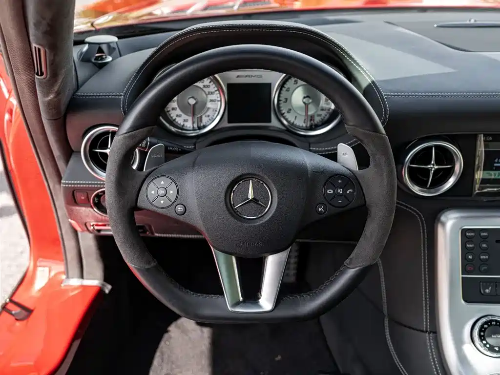 Mercedes-Benz SLS AMG 2011 — фото 11