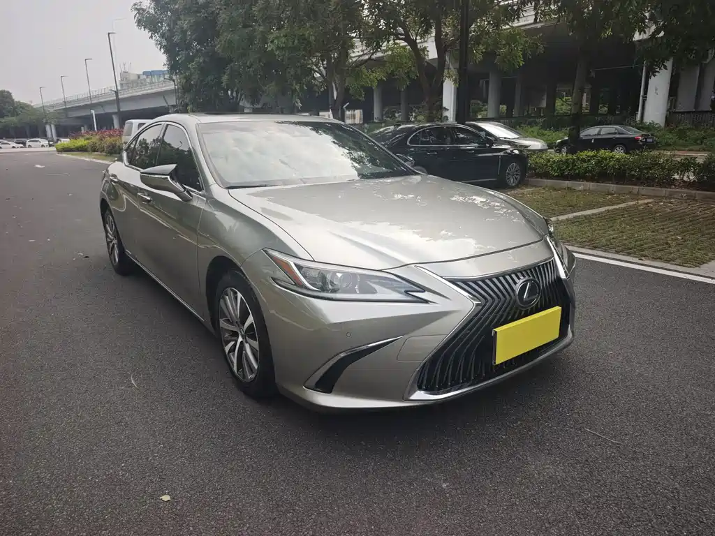 Lexus ES 2020 — фото 3