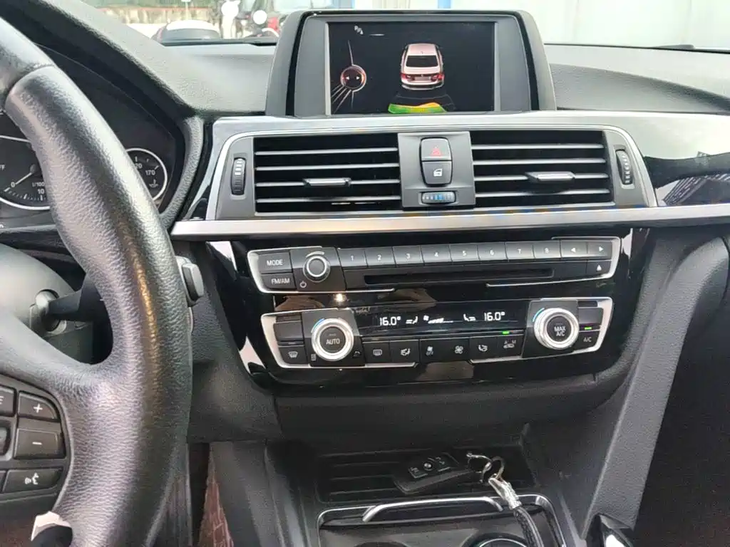BMW 3 Series 2017 — фото 13