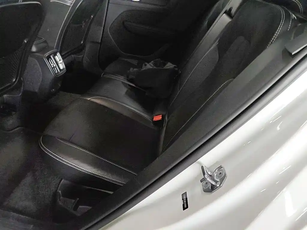 Volvo XC40 NEV 2021 — фото 17