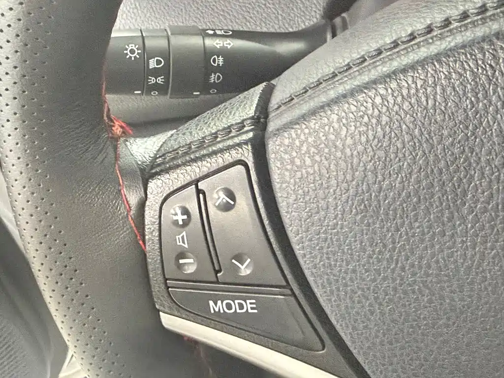 Toyota Yaris L 2023 — фото 12