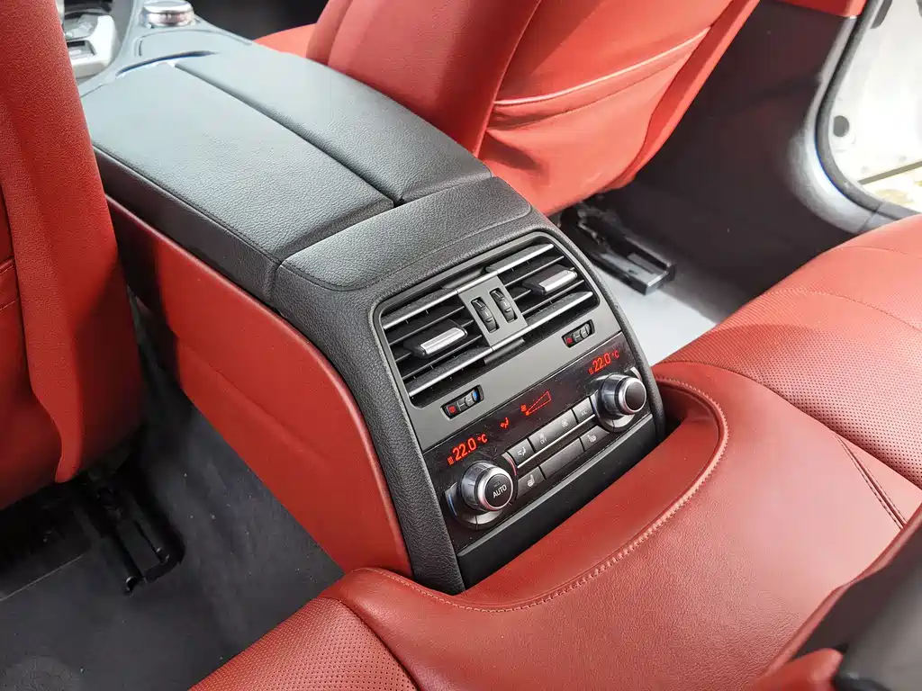 BMW M6 2016 — фото 16