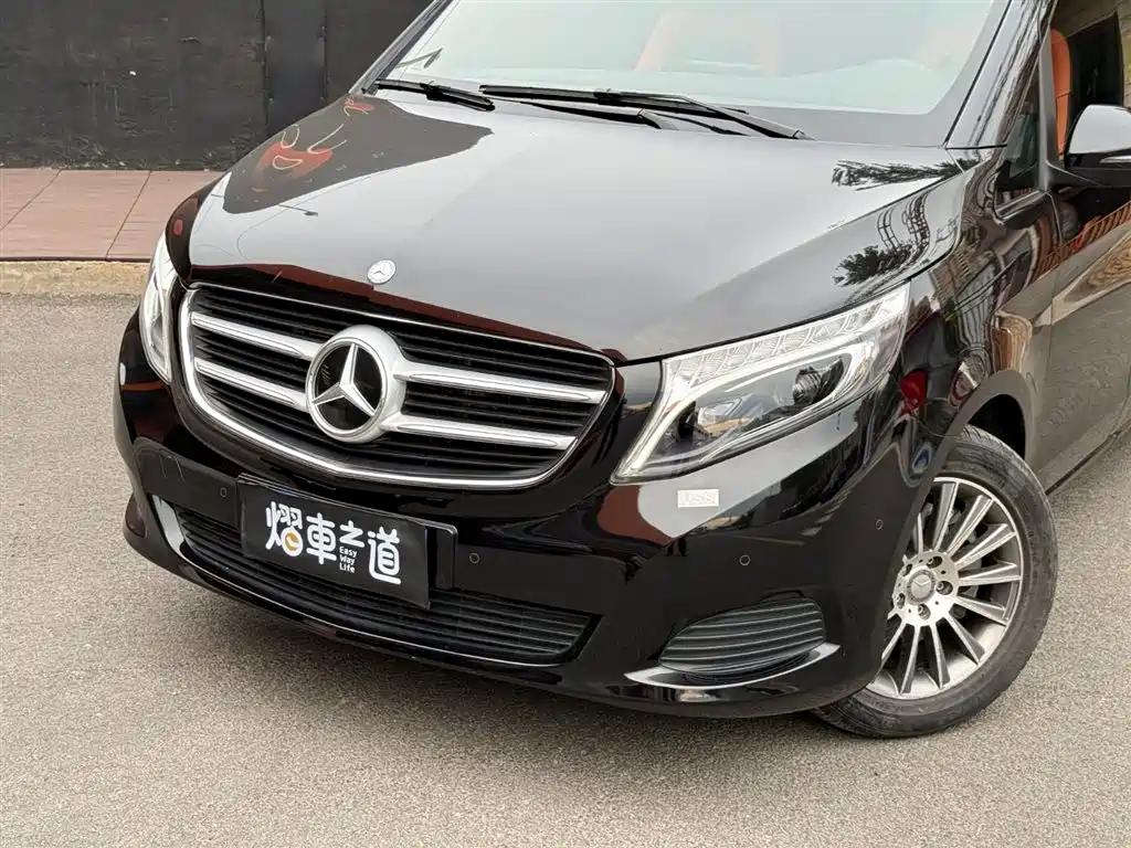Mercedes-Benz V-Class 2017 — фото 34