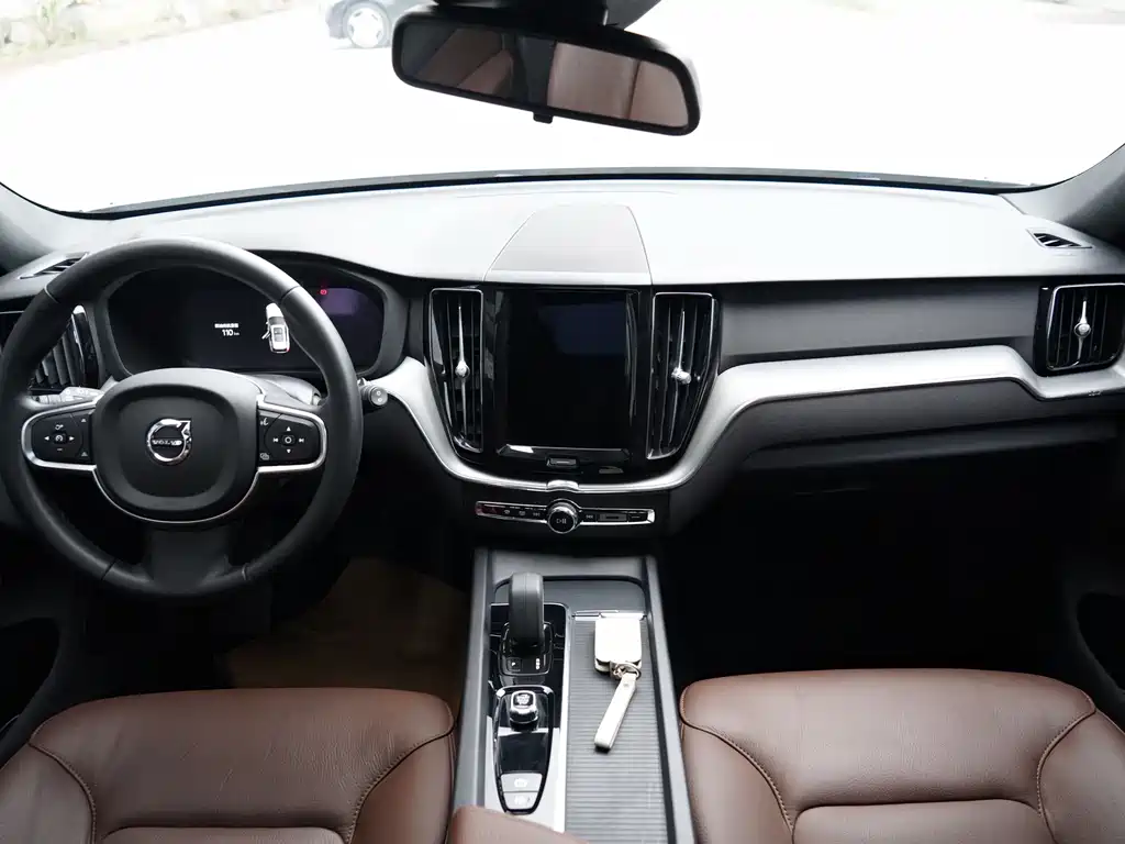 Volvo XC60 2022 — фото 4